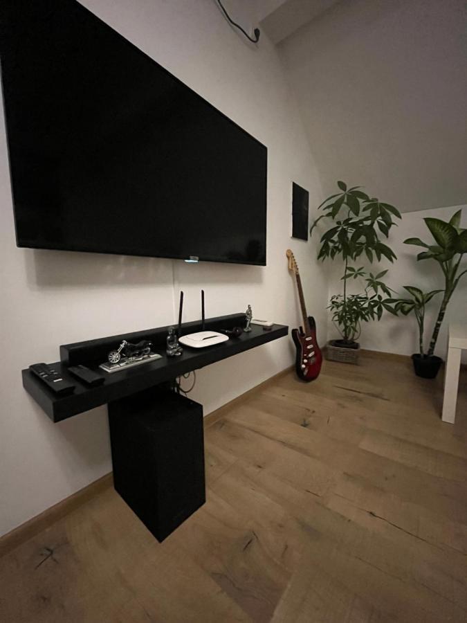 O Mansarda Intima :) - The Intimate Attic :) Apartment *