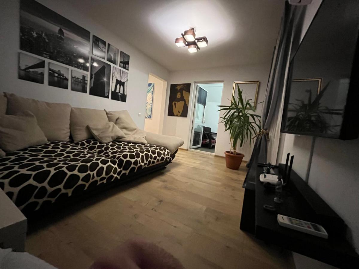 O Mansarda Intima :) - The Intimate Attic :) Bragadiru