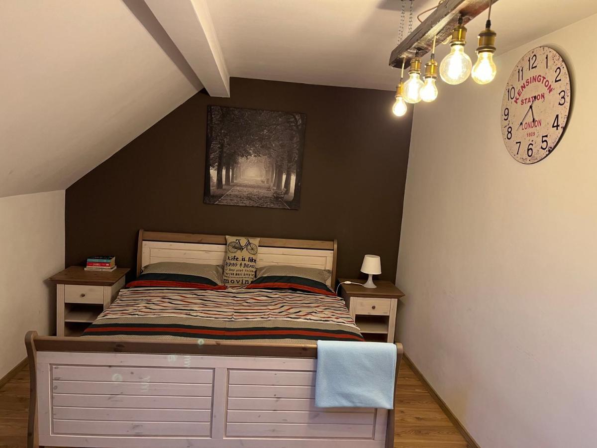 O Mansarda Intima :) - The Intimate Attic :) Apartment