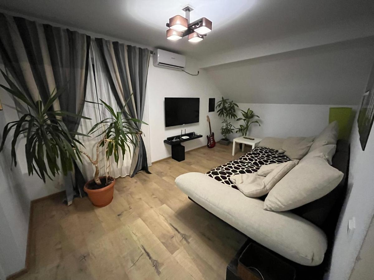O Mansarda Intima :) - The Intimate Attic :) Apartment *