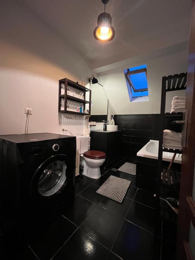 O Mansarda Intima :) - The Intimate Attic :) Bragadiru