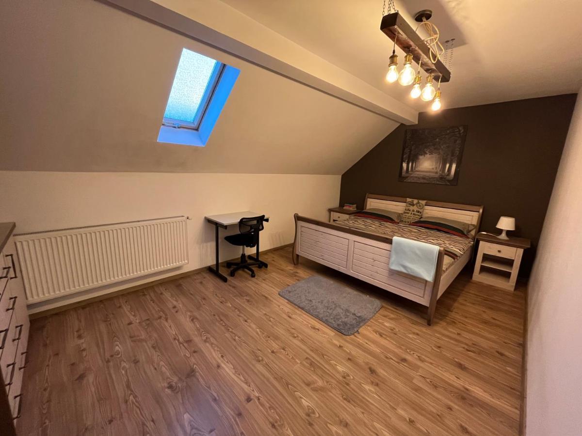 O Mansarda Intima :) - The Intimate Attic :) *